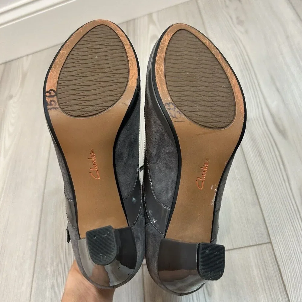 Ladies Clarks Court Heel Shoes Chorus Pitch Gray Size 10 Suede T Strap 9.5 - Picture 7 of 8